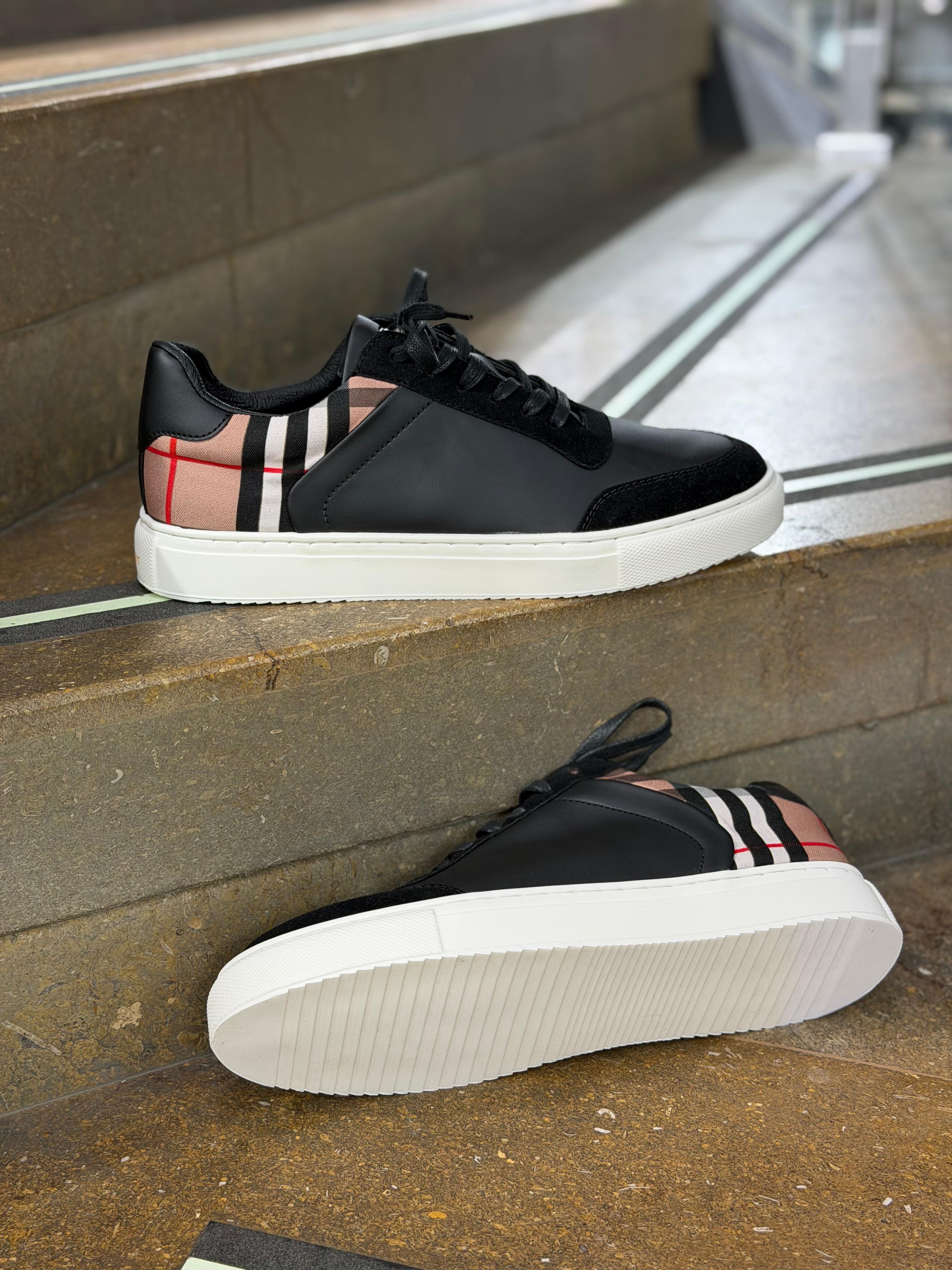 BURBERRY - TABLA - NEGRO