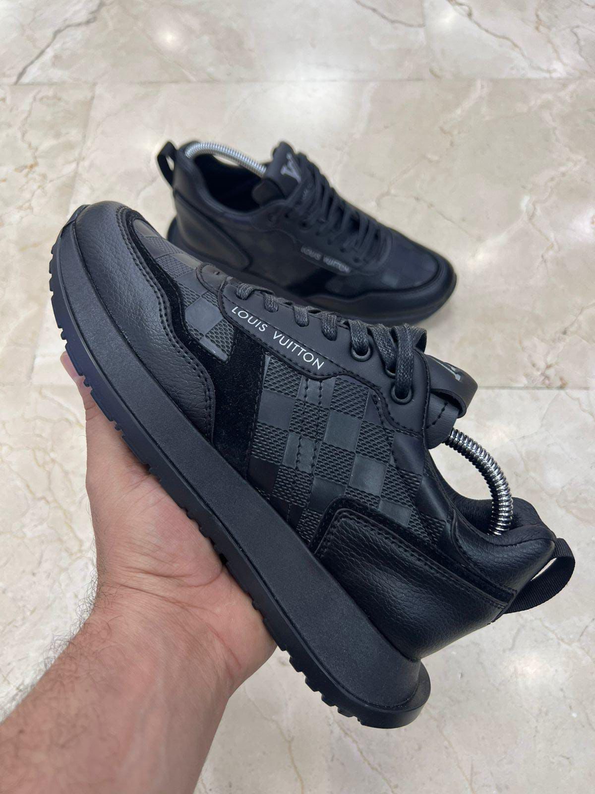 LOUIS VUITTON - NEGRA