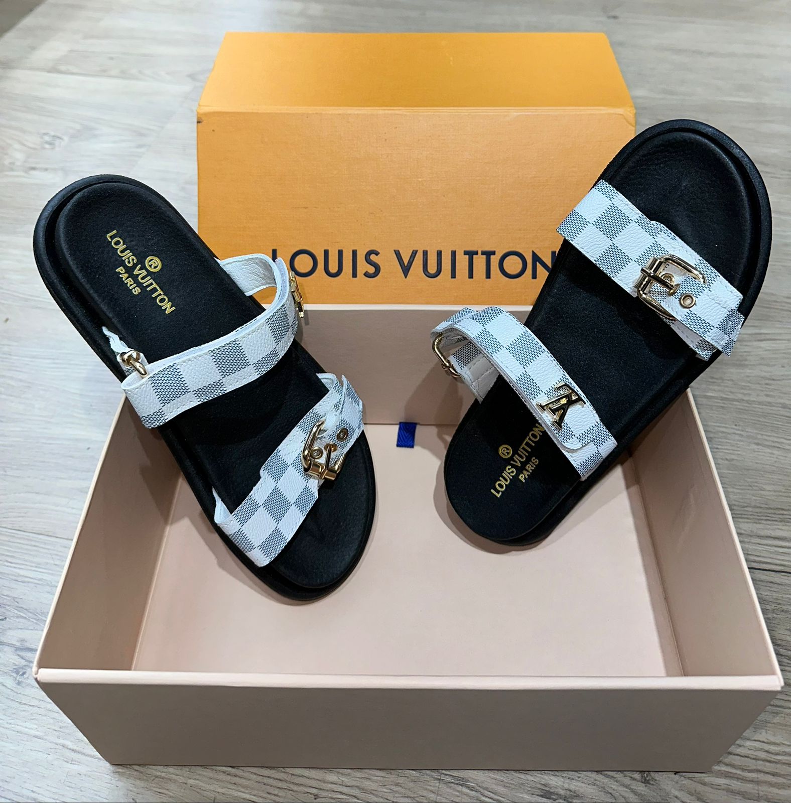 LOUIS VUITTON - SANDALIAS -  GRIS